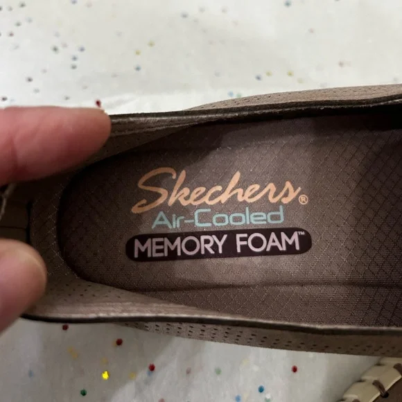 Sketchers slip on sneaker-size 6.5US - Picture 5 of 6